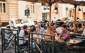 Yellowsquare Hostel
